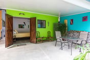 Tropical Cabina Pool & AC – Cozy Bright Refreshing