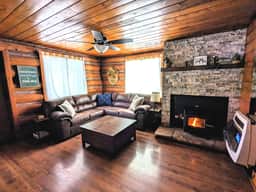 Cozy Cub Log Cabin - Image 2