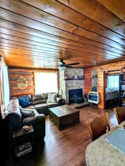 Cozy Cub Log Cabin - Image 5