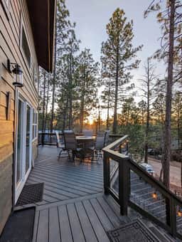 Hillside Hangout and Cozy Cottage - Image 4