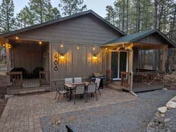 Hillside Hangout and Cozy Cottage - Image 5