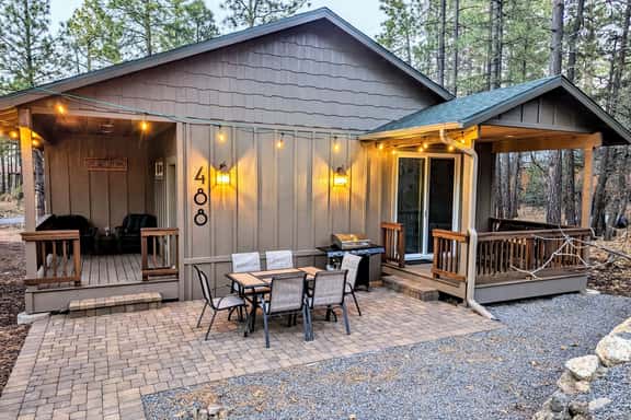 Relax & Recharge in Cozy Pinetop 2BR Retreat - Image 1