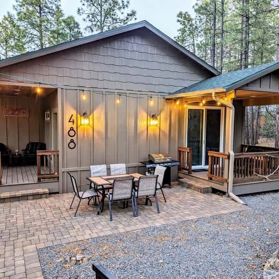 Relax & Recharge in Cozy Pinetop 2BR Retreat - Image 1