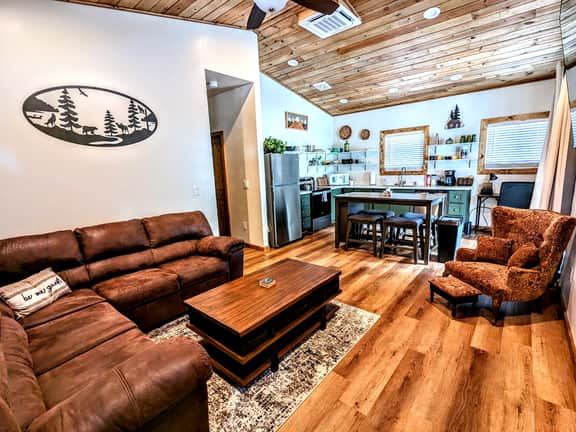 Cozy Cottage Lakeside - Image 2
