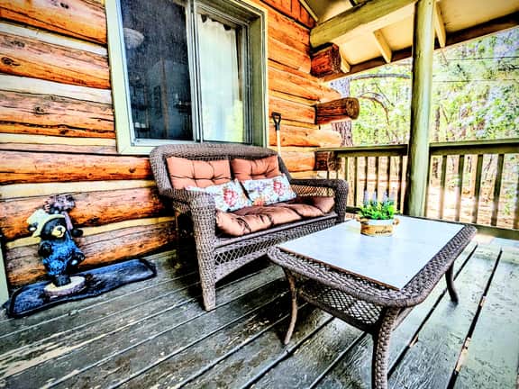 Cozy Cub Log Cabin - Image 3