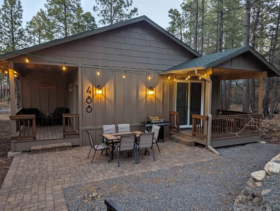Hillside Hangout and Cozy Cottage - Image 5